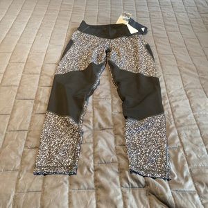 BNWT medium Adidas mid rise running tights key pocket in waist band